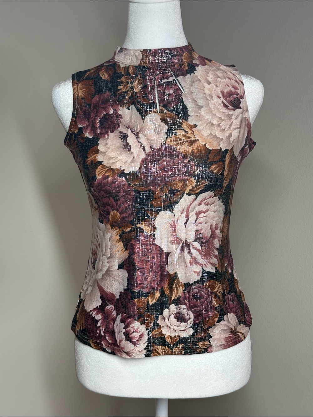 Sleeveless Mock Neck Floral Top in Mauve and Cream